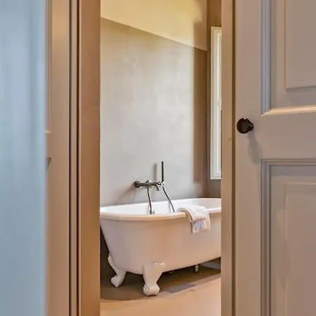 Exclusive Mami Villa Siena