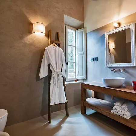 Exclusive Mami سيينا